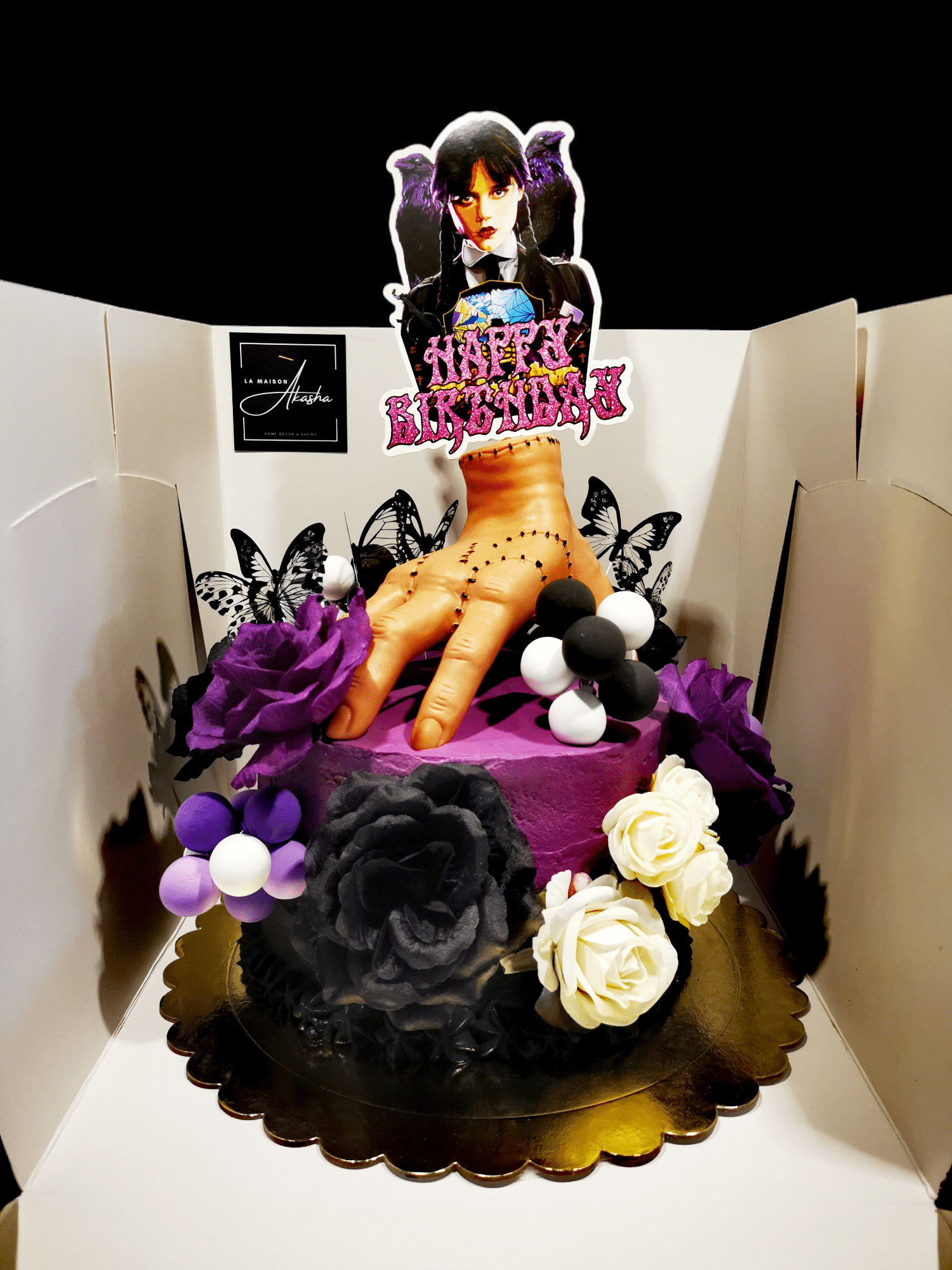 Layer cake thème Mercredi Addams 🙏 - M.macarons.labaule